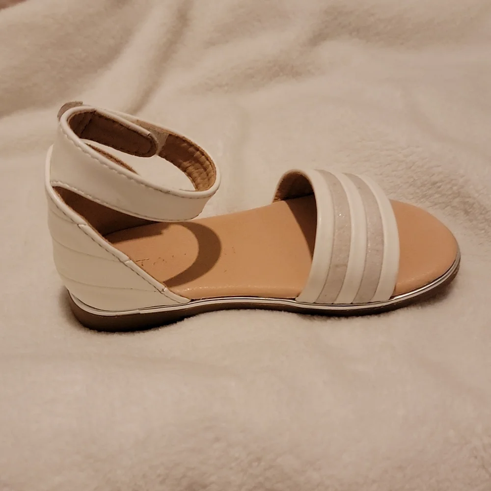 Tahari white little girls Flats Size 6
